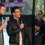 Former MTV VJ Carson Daly talks with Justin Timberlake and J.C. Chasez.